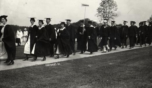 1918 graduation procession