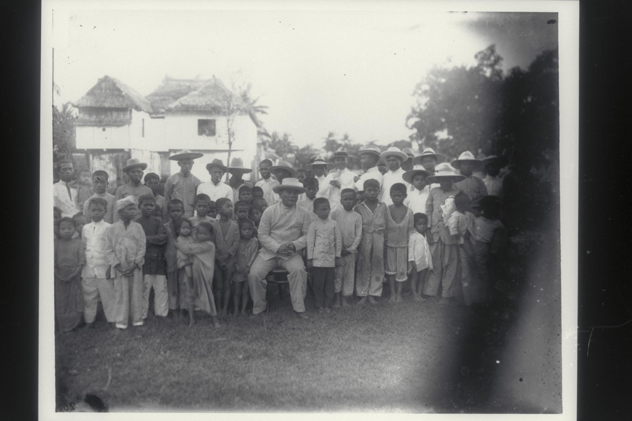 Presidente and natives, Misamis, 1900-1901