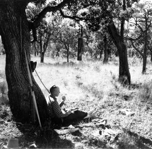 Aldo Leopold sitting against a tree at Rio Gavilan