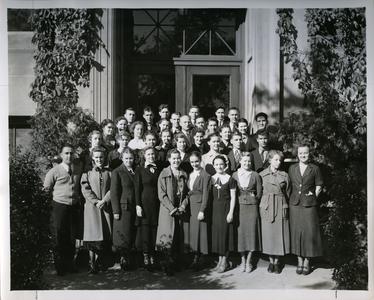 Manual Arts Players group photograph in front of Home Economics Building