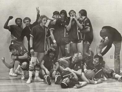 Basketball team photo, University of Wisconsin--Marshfield/Wood County