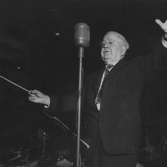 Professor Gordon conducting