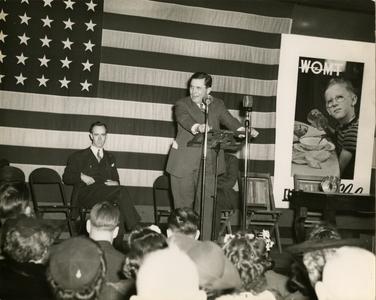Wendell Willkie campaigning in Manitowoc