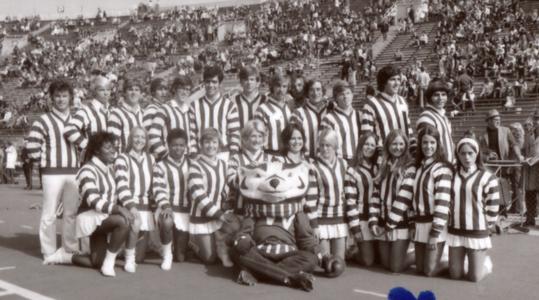 1971 cheerleaders