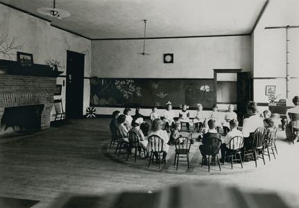 1907 Platteville Normal School kindergarten class