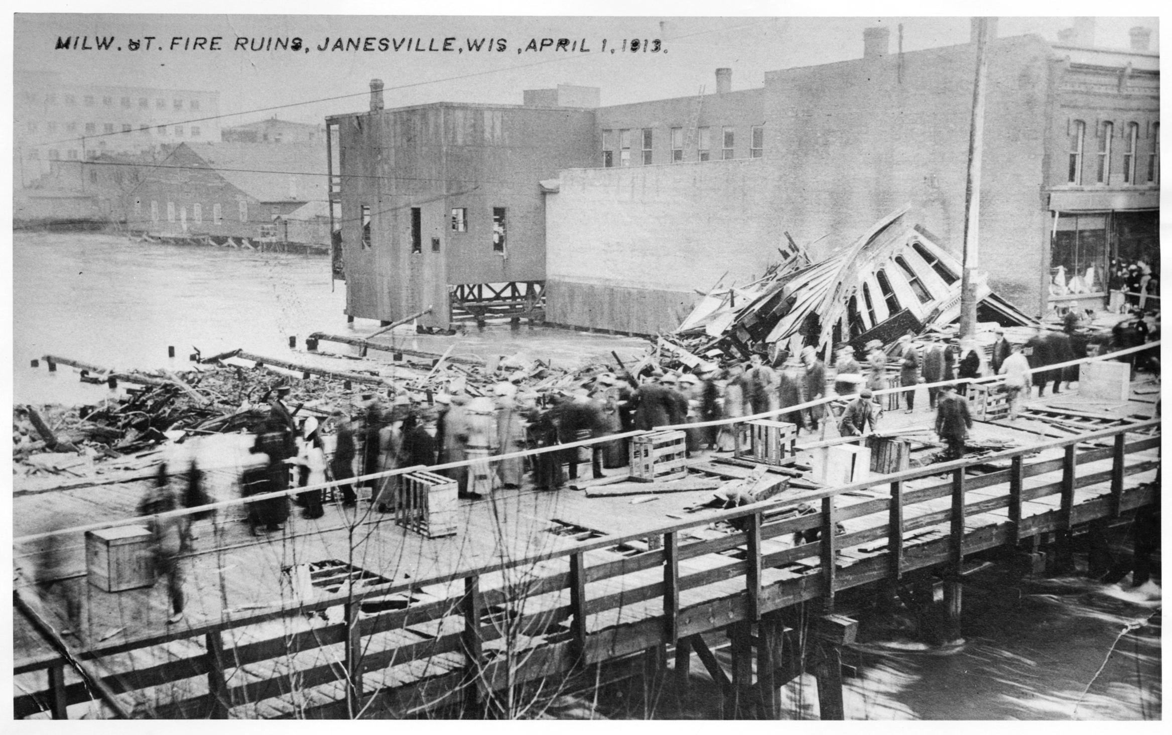 ‎Milwaukee Street Bridge Fire, 1913 UWDC UWMadison Libraries