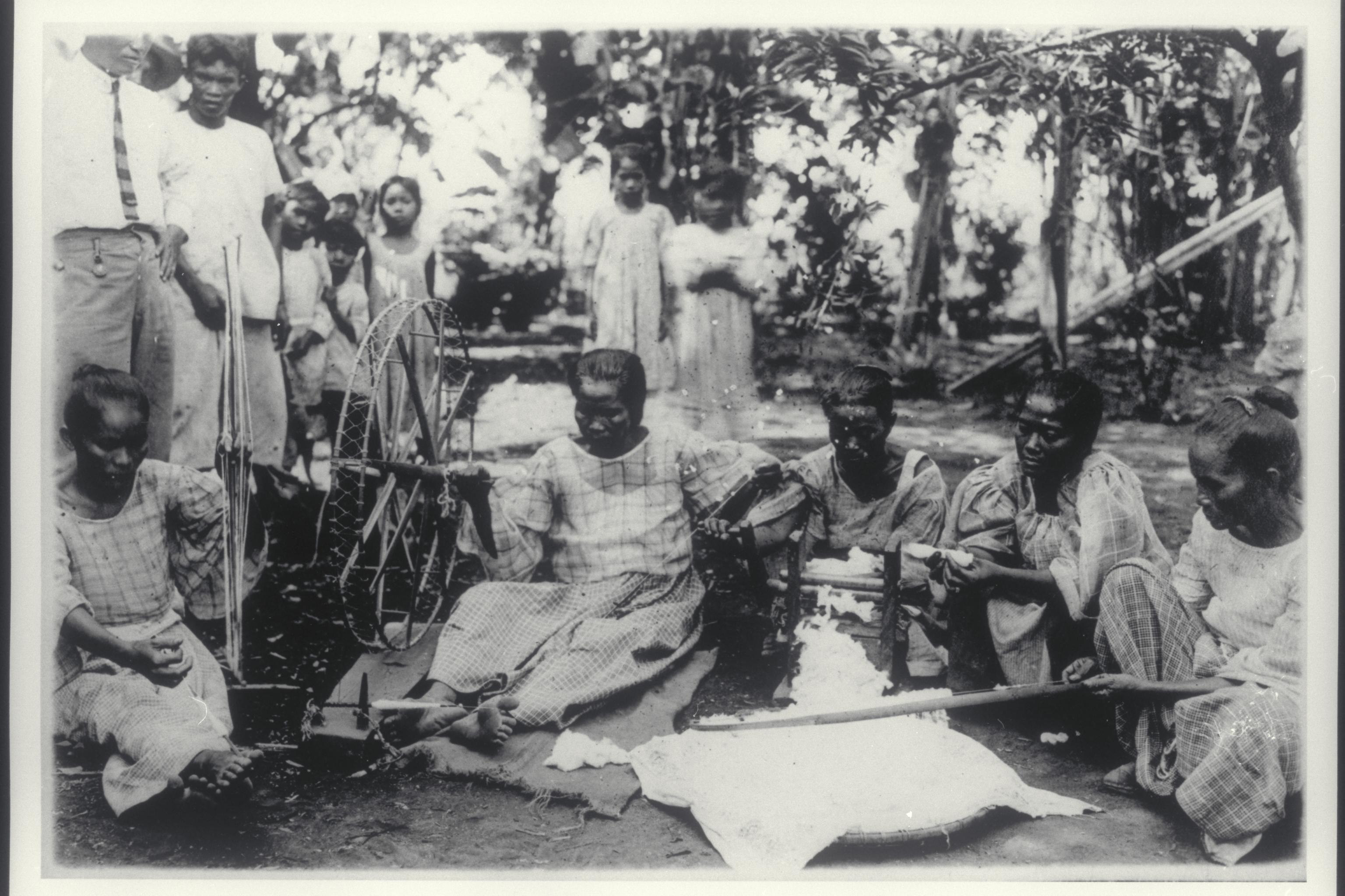 ‎Women ginning, carding, spinning and weaving cotton, Calaca, Batangas