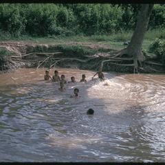 Tai Dam village : children swimming in stream