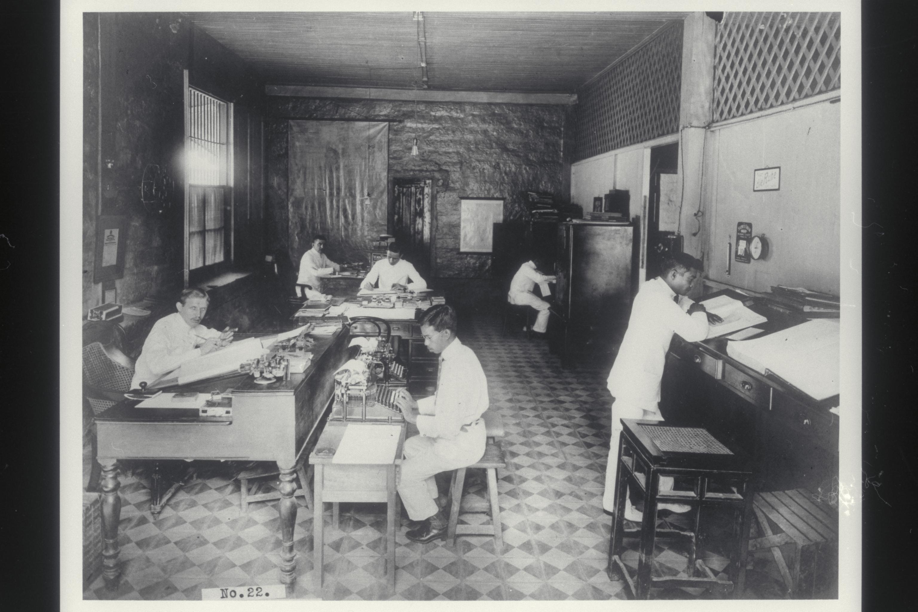 Alhambra general office, 1920-1930 - UWDC - UW-Madison Libraries