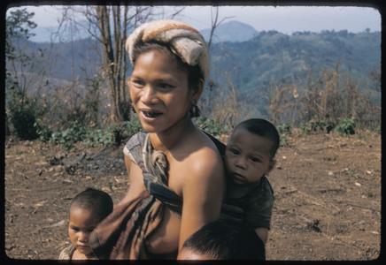 Kammu (Khmu') mother and child