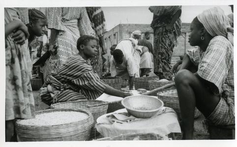 Selling maize at Oshu market