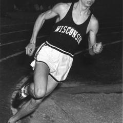 Don Gehrmann running an indoor race.