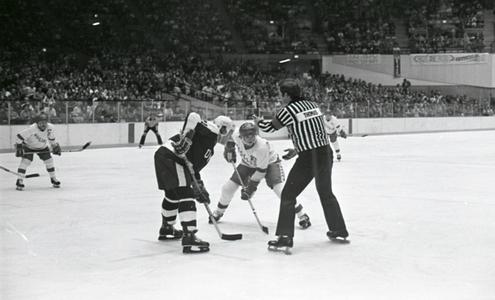 UW vs. New Hampshire hockey game