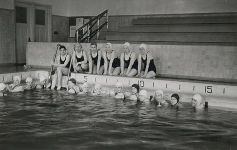 Women's swimming squad