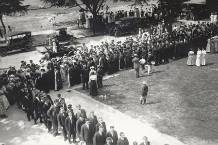 1913 graduation ceremonies