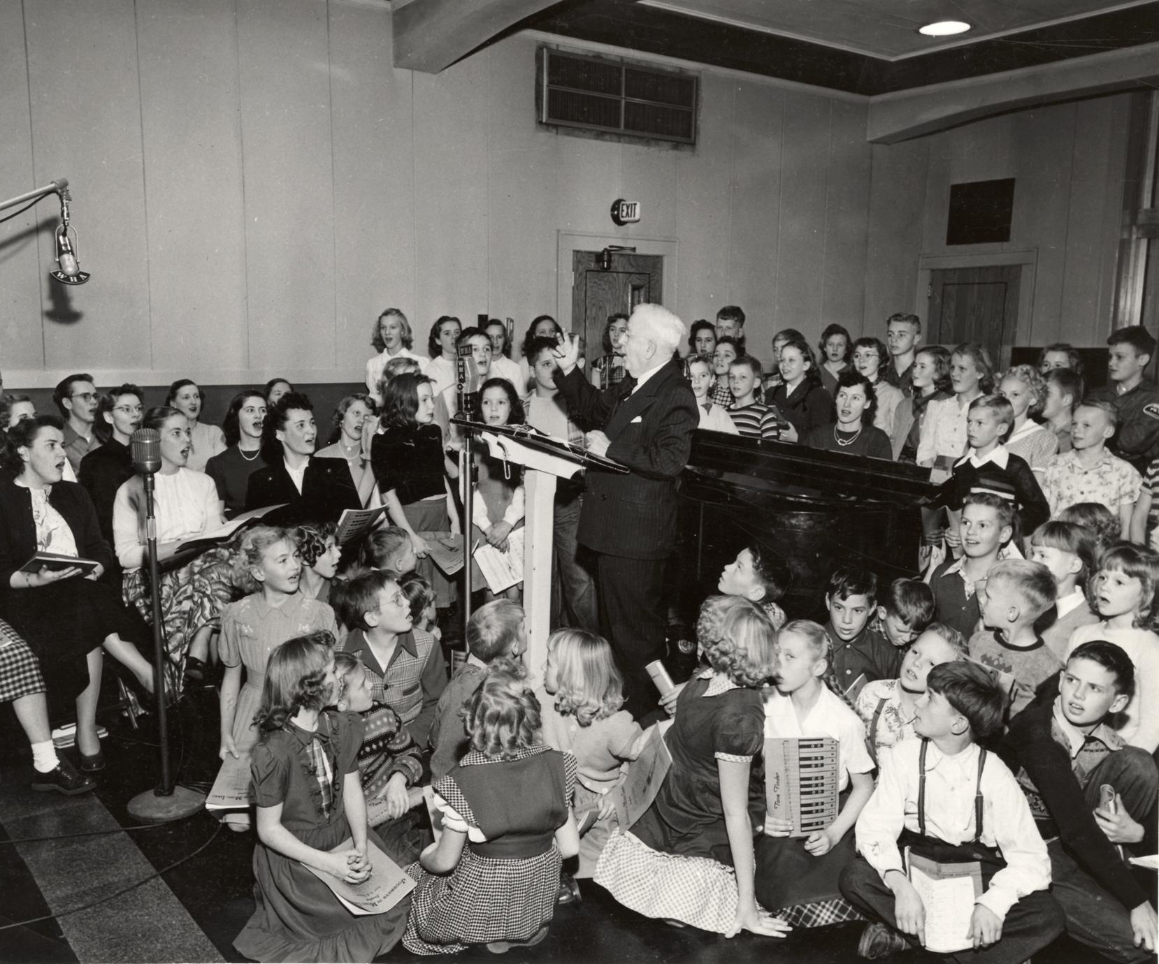 Pop Gordon conducting students
