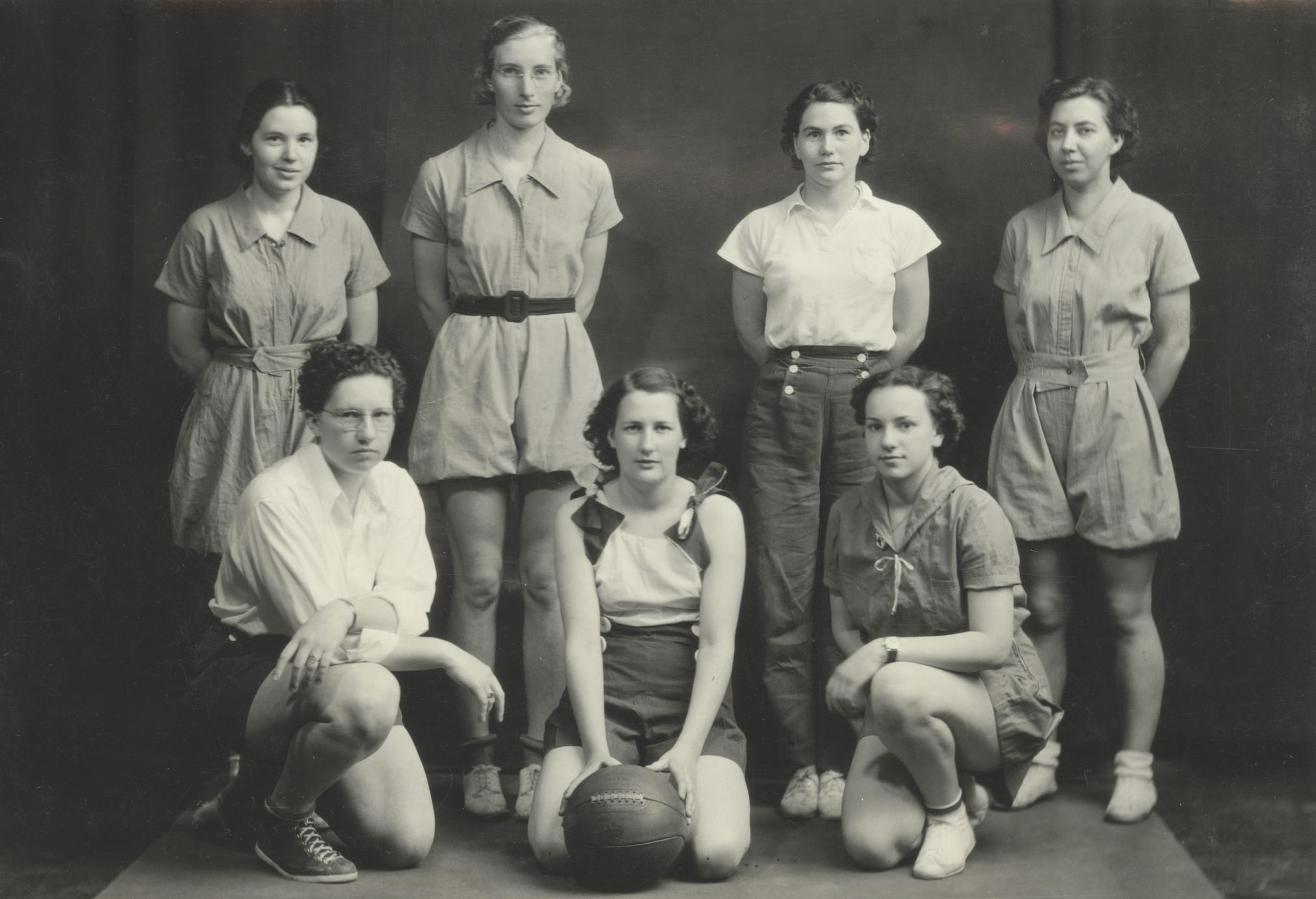 ‎Women's Basketball Team, 1938 - UWDC - UW-Madison Libraries