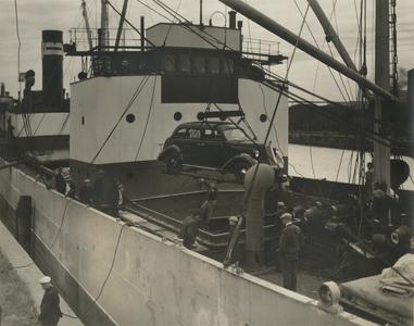 Nash cars are loaded onto a ship in the Kenosha harbor
