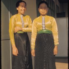 Tai Dam girls in Vientiane