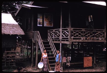 Tha Deua area--Sithan Tay : village houses