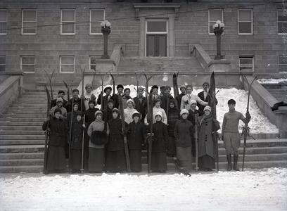 UW ski club, 1914