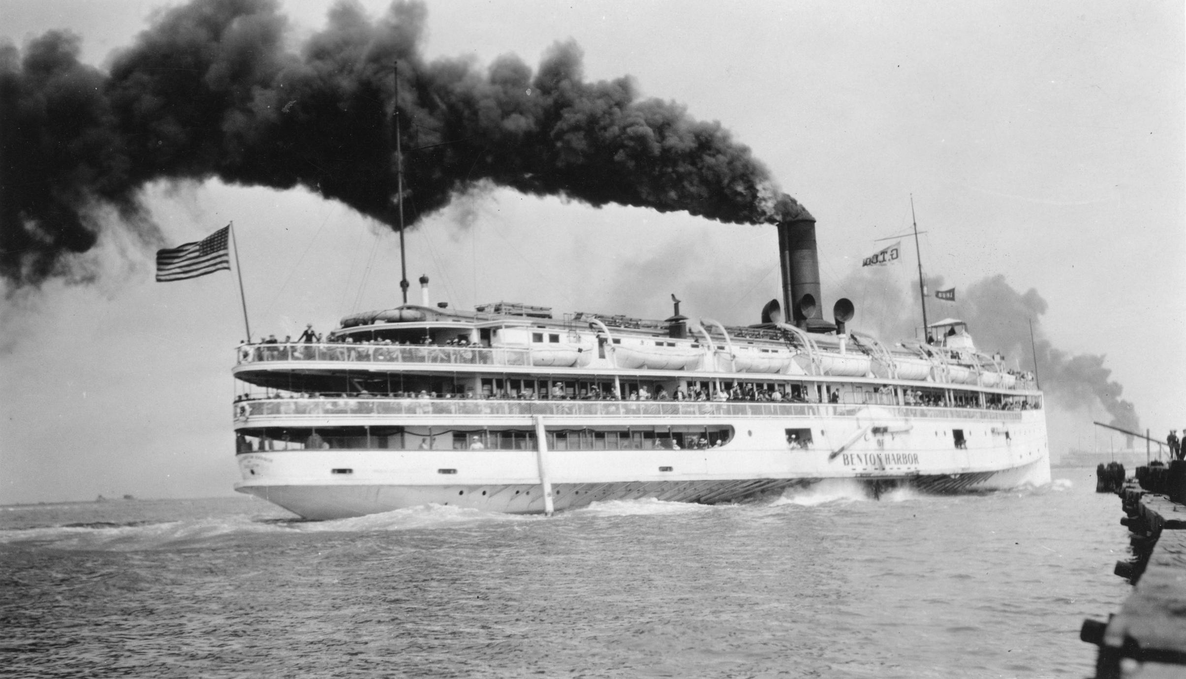 Graham and Morton steamer, City of Benton Harbor, at central dock, Benton  Harbor and St. Joseph, Mich. - UWDC - UW-Madison Libraries