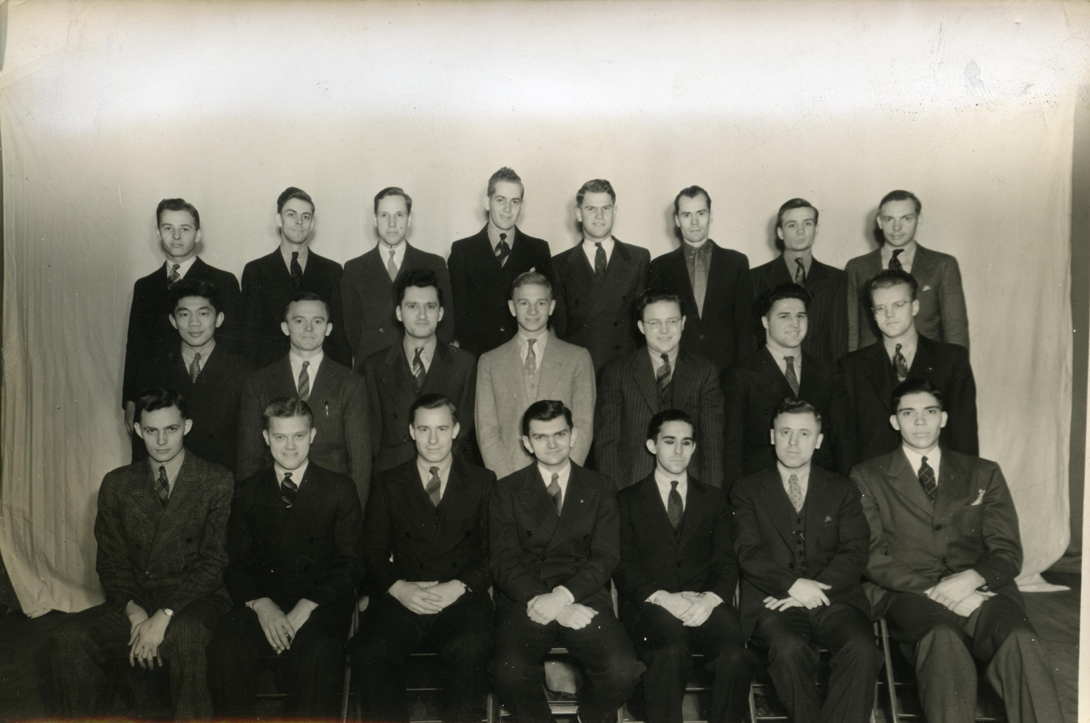 ‎Arts and Crafts Club group photograph - UWDC - UW-Madison Libraries