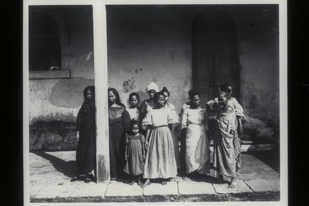 Female prisoners, Batangas, 1899