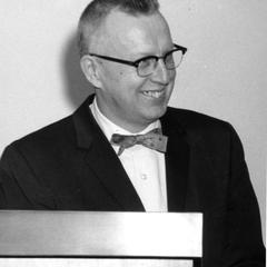 Verner Suomi at lectern