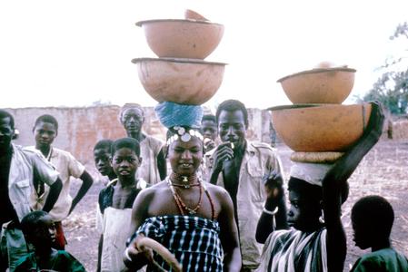 Sati Fulbe Women Selling Milk
