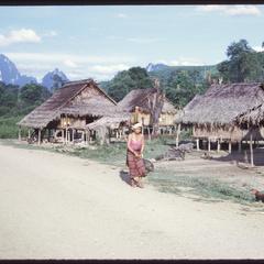 Muang Kasy : Kammu (Khmu') village resettled, with women