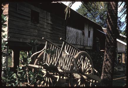 Ban Pha Khao : wagon and house