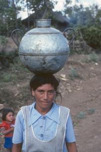 Woman with a pot of water on her head, near El Progreso