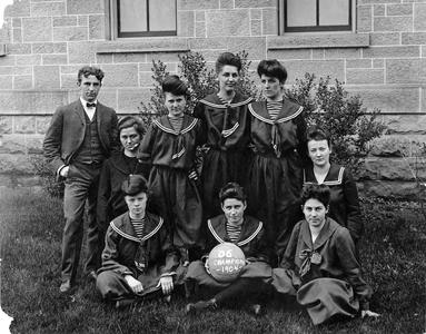Women's 1906 Basketball team