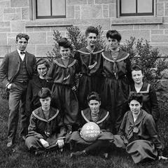 Women's 1906 Basketball team