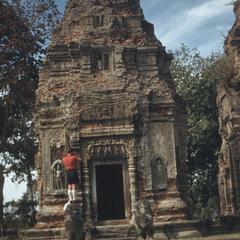 Prah Ko : tower and lintels