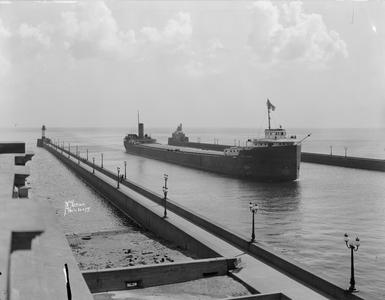 Henry G. Dalton in Duluth Ship Canal