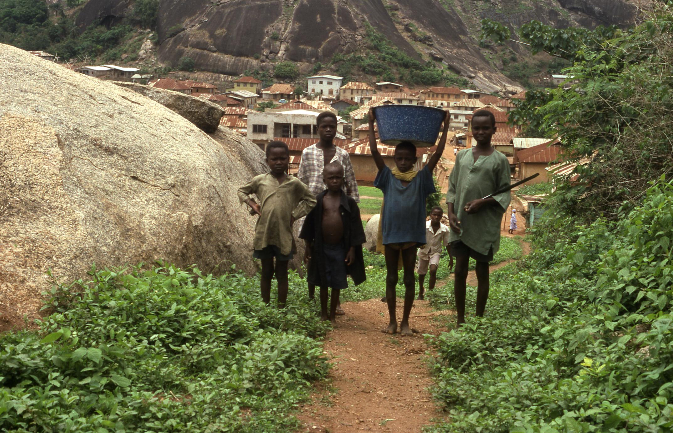 Kids on path in Idanre