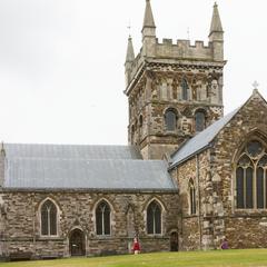 Wimborne Minster chancel, tower and transept from the north