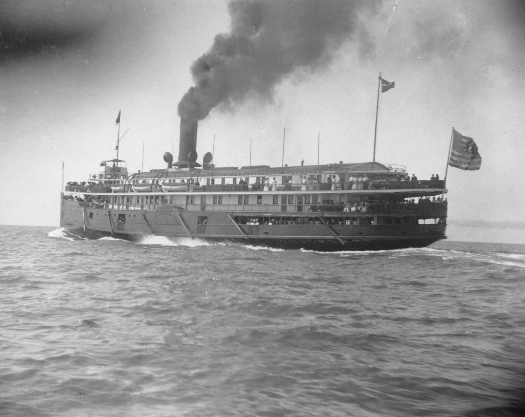 Graham and Morton steamer, City of Benton Harbor, at central dock, Benton  Harbor and St. Joseph, Mich. - UWDC - UW-Madison Libraries