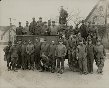 Nash factory employees with a U.S. Army Jeffery Quad