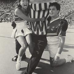 Two UW cheerleaders pose with Bucky Badger
