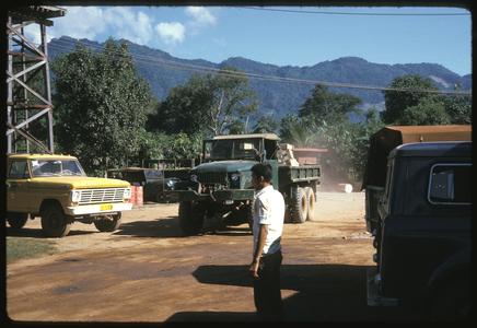 Xayabury : USAID trucks entrance