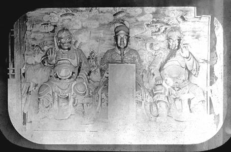 Sculptures of Liu Bei 劉備, Guan Yu 關羽 and Zhang Fei 張飛.