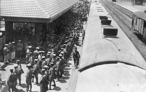 Japanese troops gathering at Tianjin 天津 East Station.