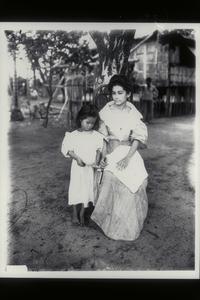 Filipino lady and child, Surigao, 1901