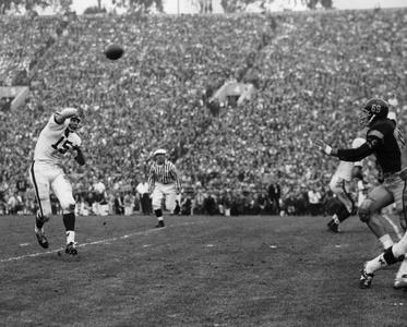 1963 Rose Bowl game action with Ron Vander Kelen passing ball