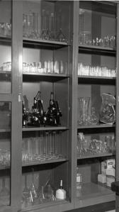 Laboratory equipment cabinet