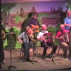 Grand Concert, 1988 Auchtermuchty Festival : the Foundry Bar Band (video)