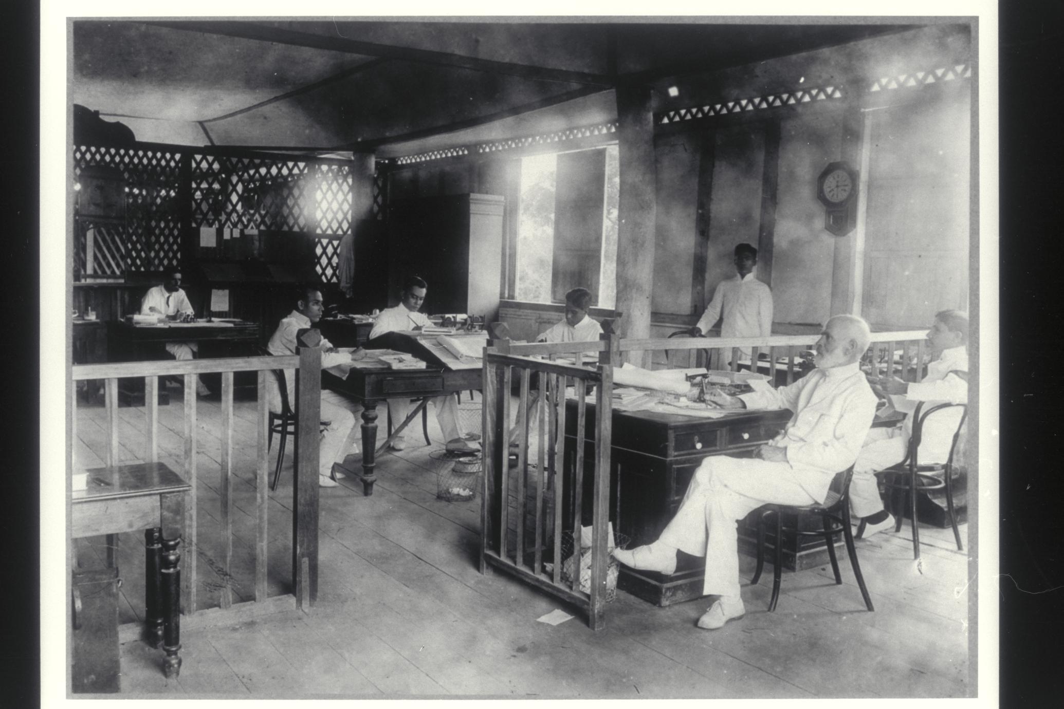 Provincial Treasurer's office, Dumaguete, 1900-1905